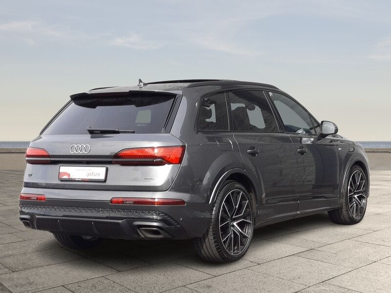 More views of Audi Q7