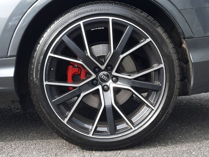 More views of Audi Q7