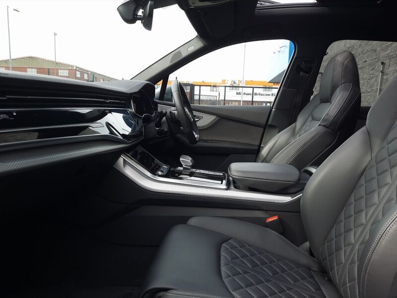 More views of Audi Q7