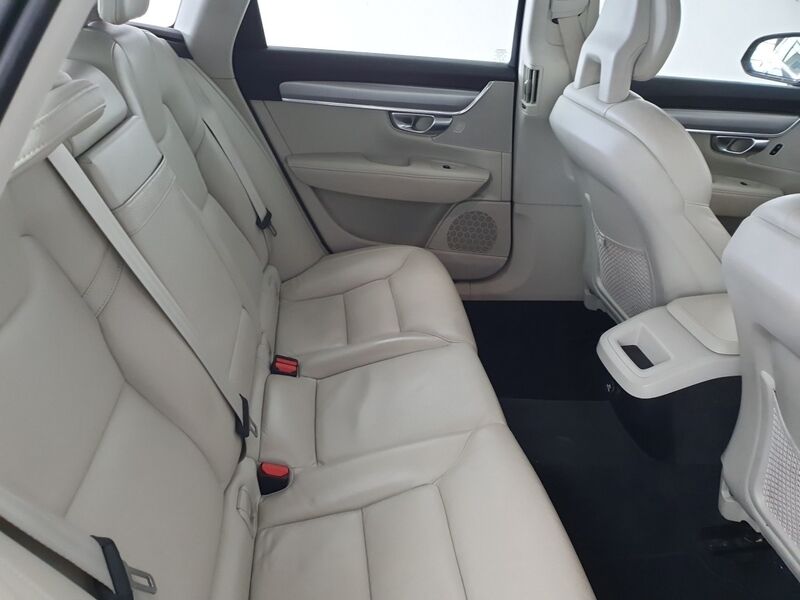 More views of Volvo V90