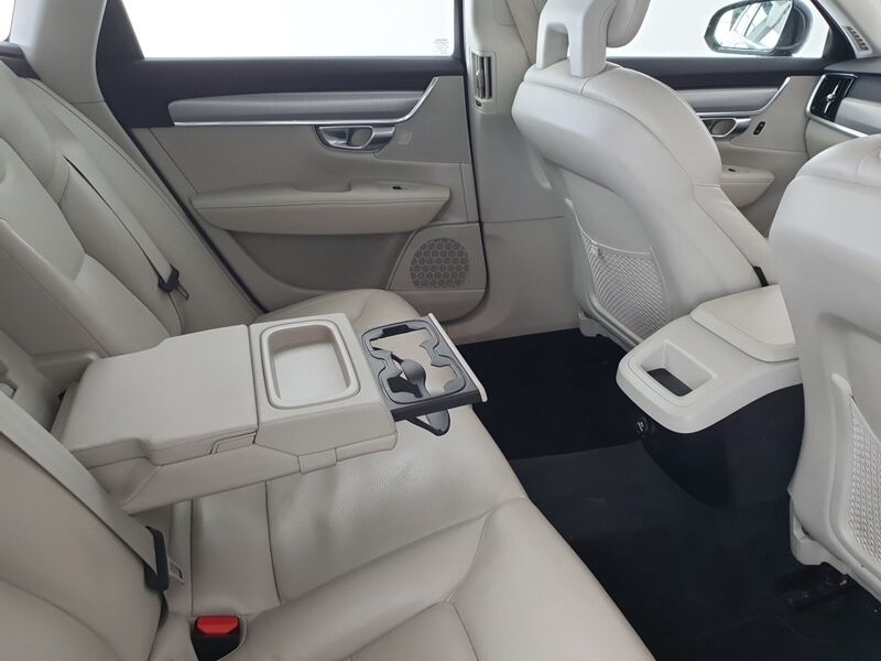 More views of Volvo V90