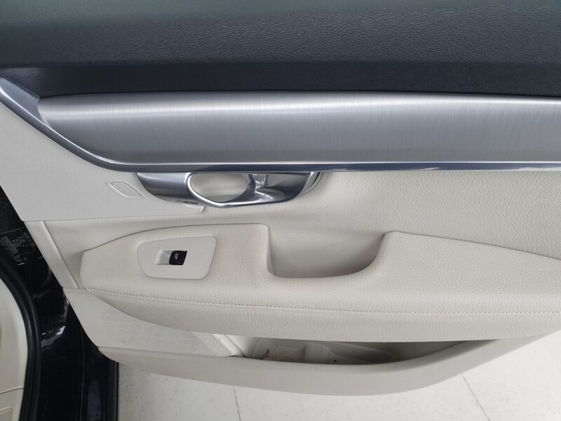 More views of Volvo V90