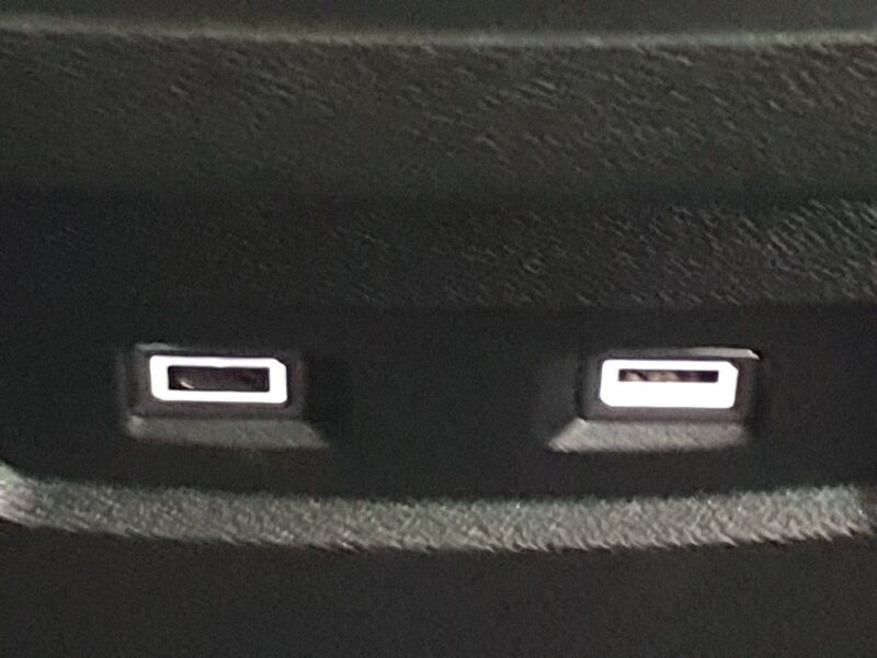 More views of Citroen e-C4