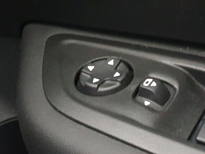 More views of Citroen e-C4