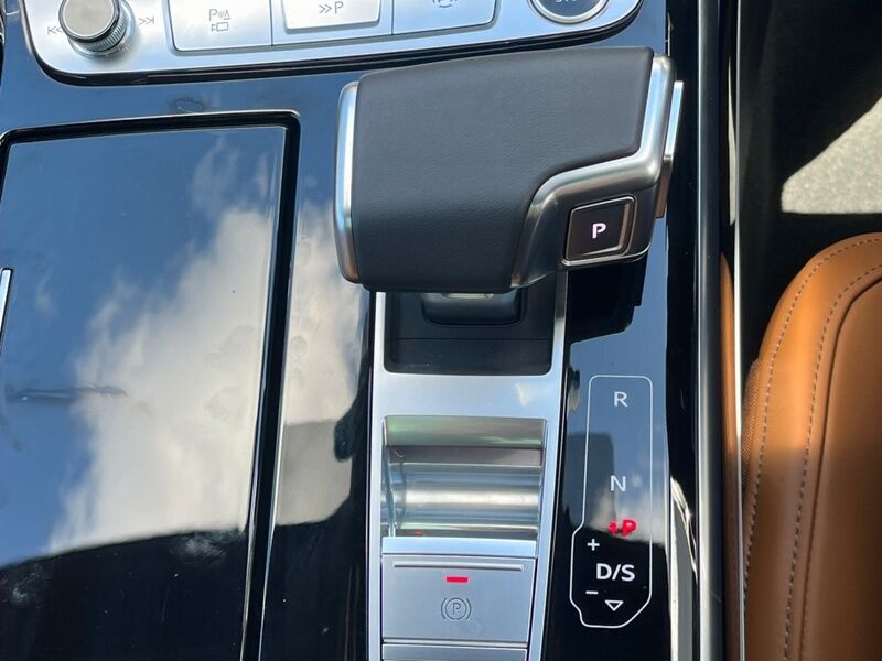 More views of Audi A8