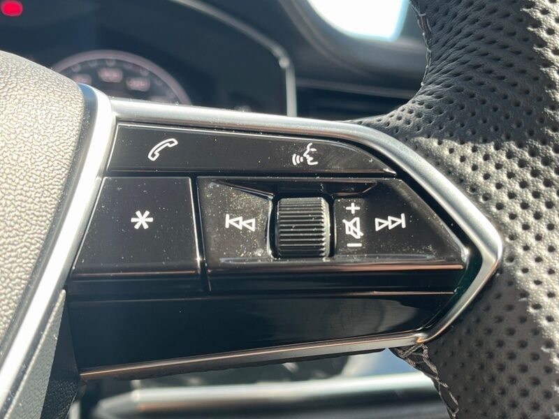 More views of Audi A8