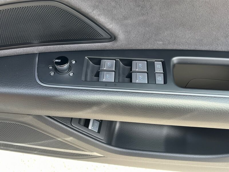 More views of Audi A8