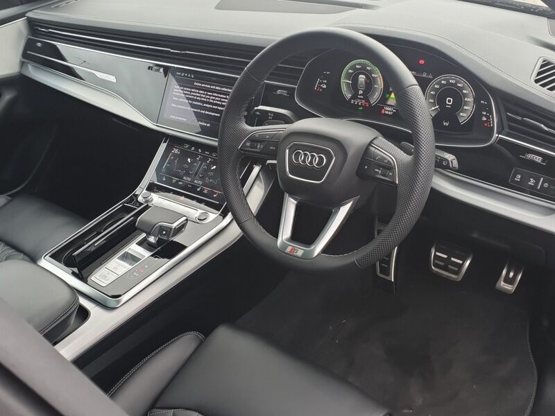 More views of Audi Q8