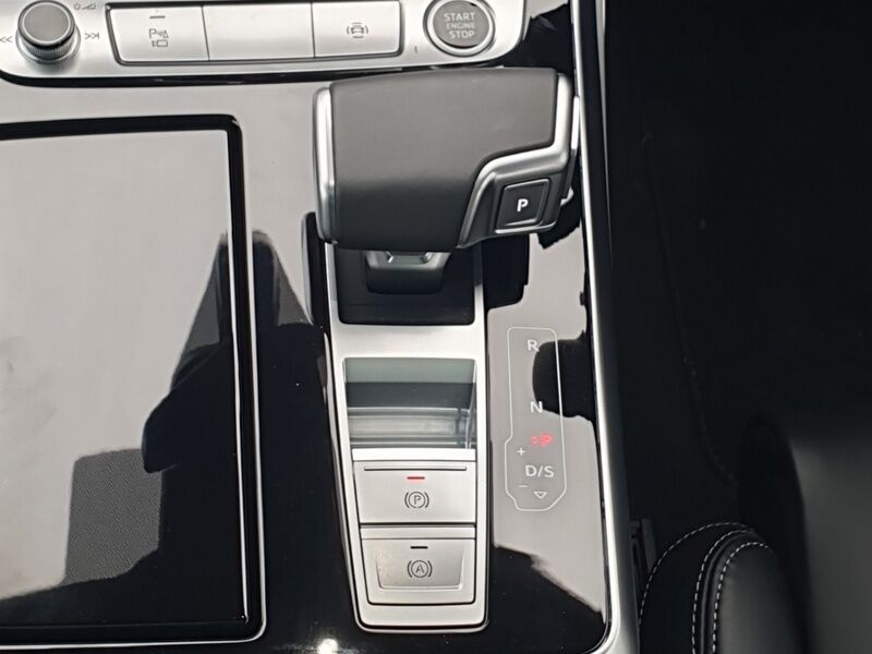 More views of Audi Q8