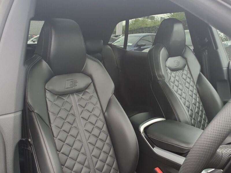 More views of Audi Q8