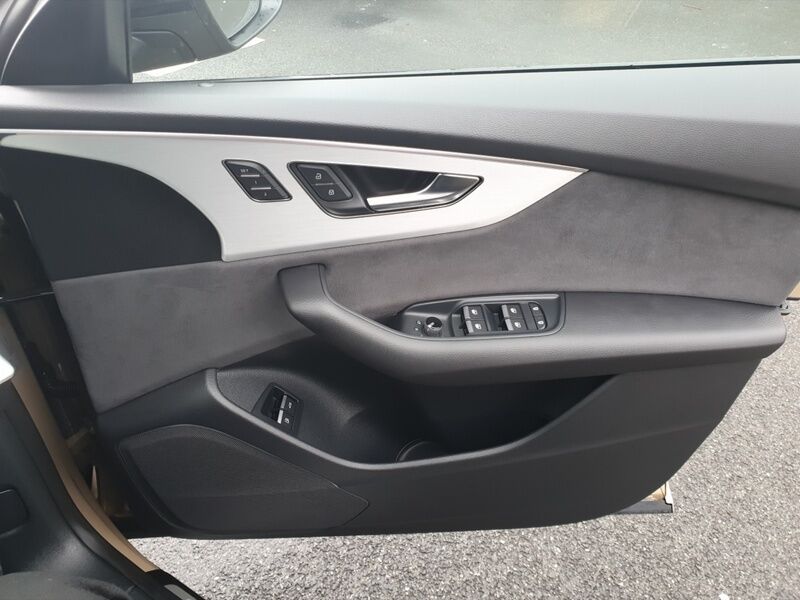 More views of Audi Q8