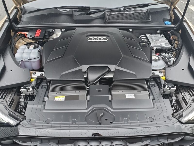 More views of Audi Q8