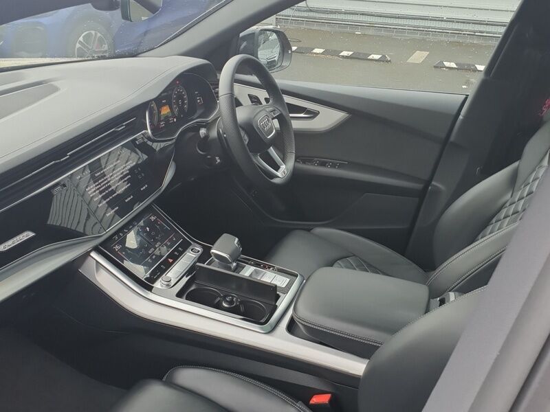 More views of Audi Q8