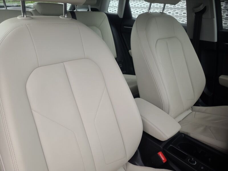 More views of Audi Q3