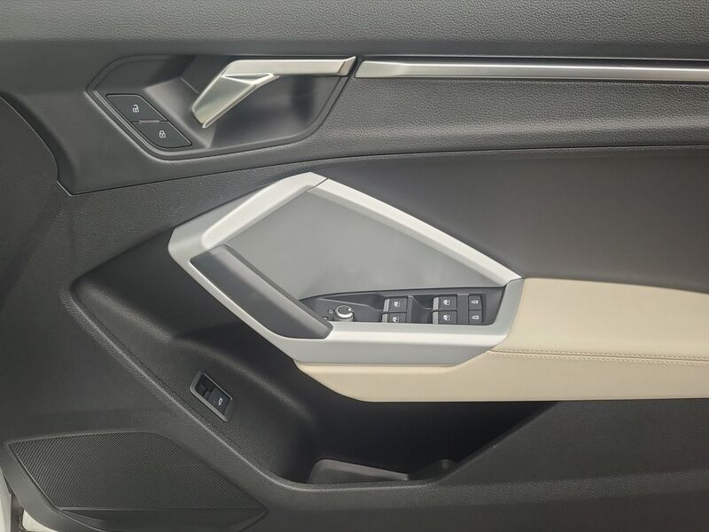 More views of Audi Q3