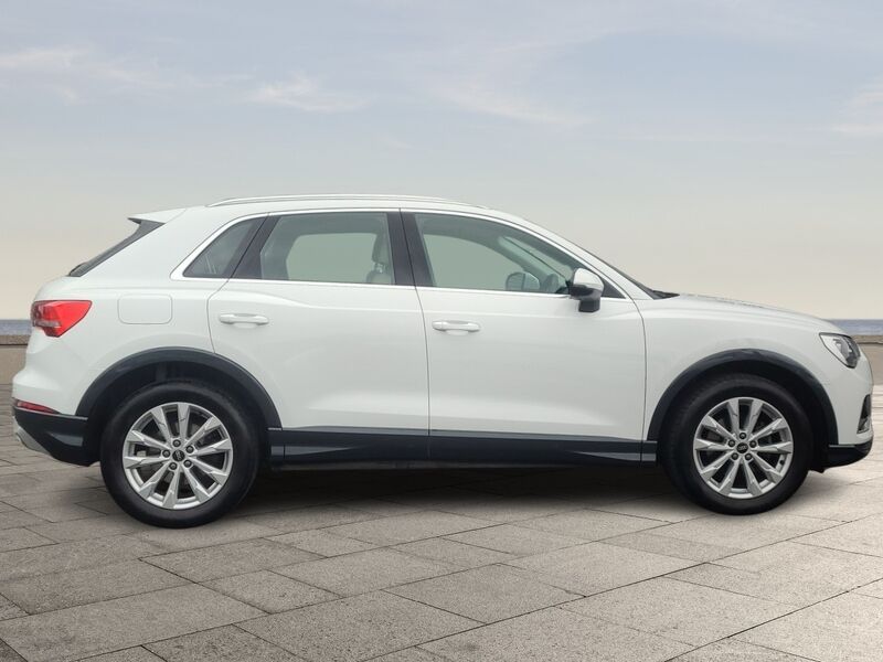 More views of Audi Q3