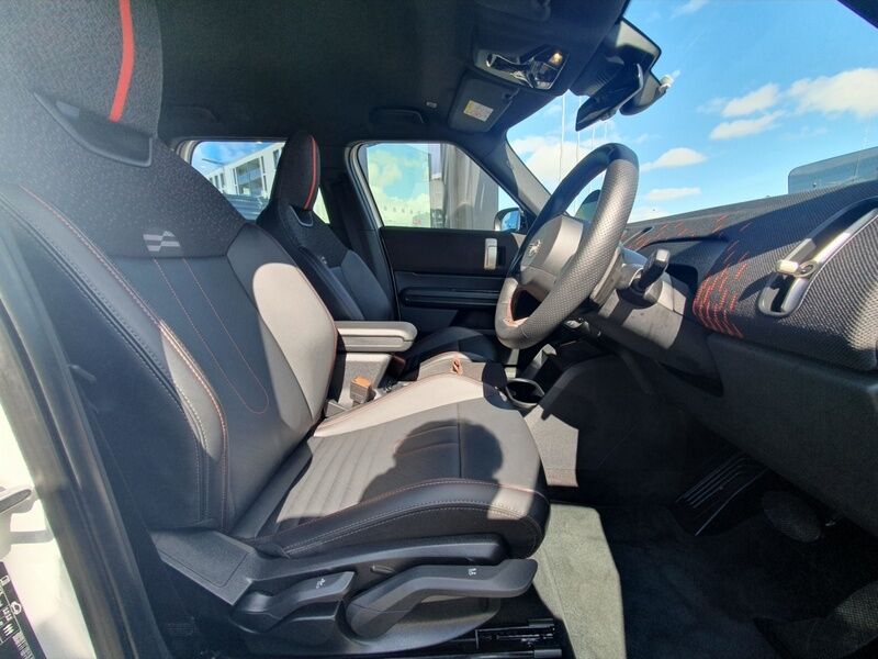 More views of Mini Countryman