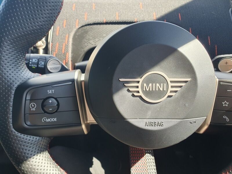 More views of Mini Countryman