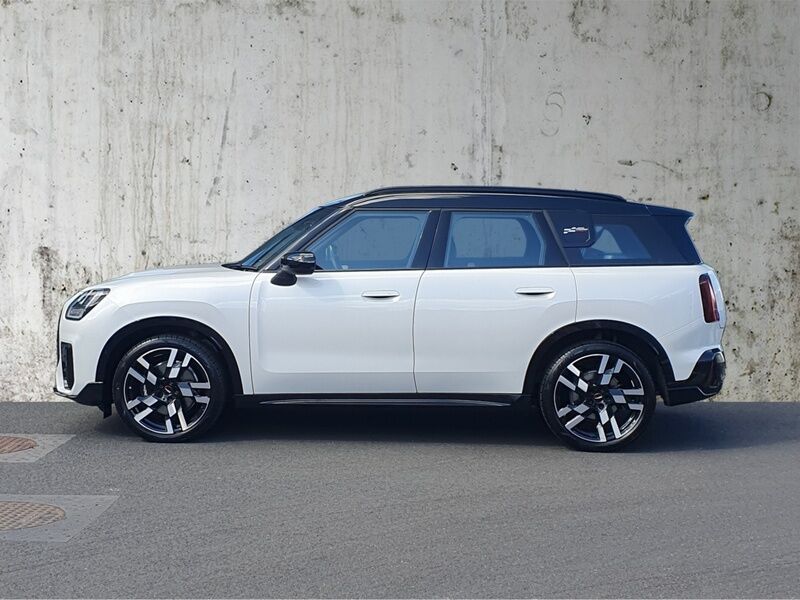 More views of Mini Countryman