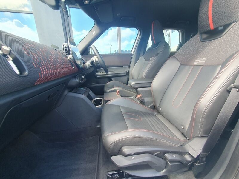 More views of Mini Countryman