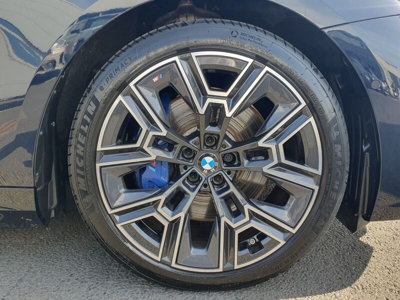 More views of BMW i5