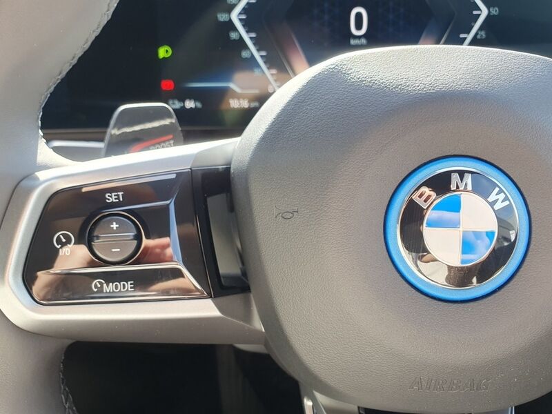 More views of BMW i5