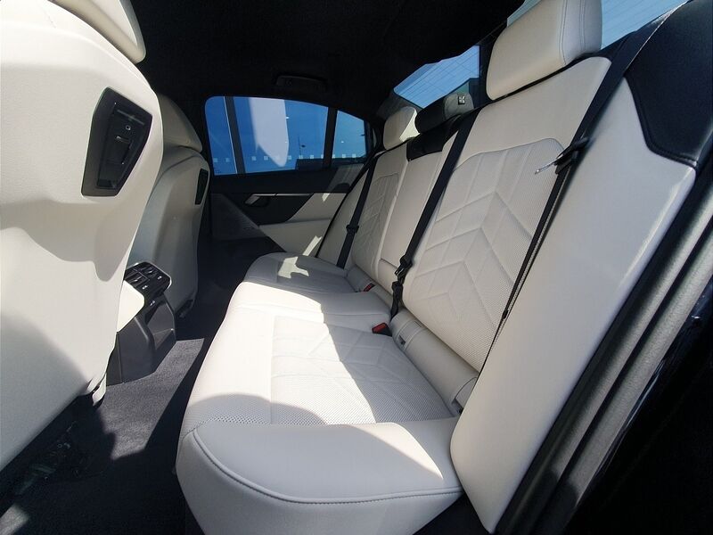 More views of BMW i5