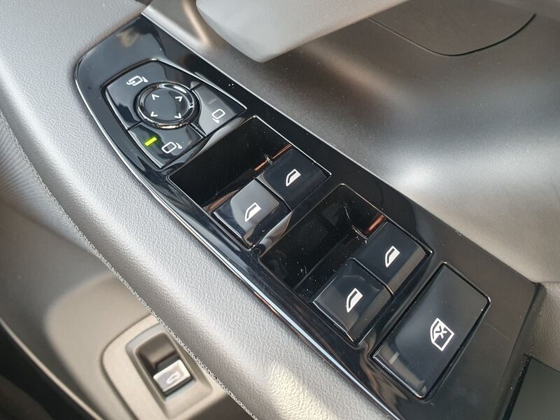 More views of BMW i5