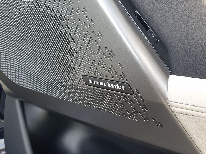 More views of BMW i5