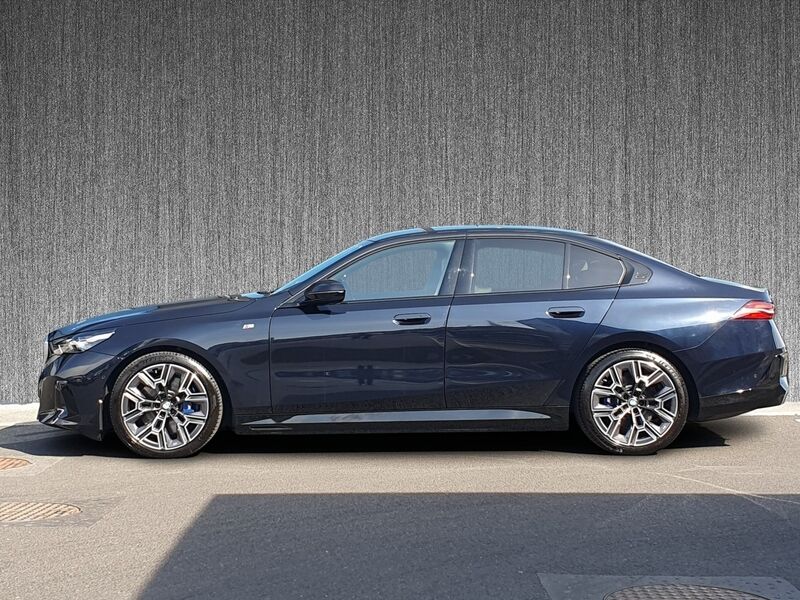 More views of BMW i5