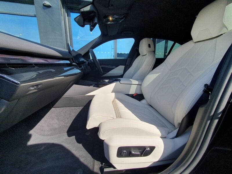 More views of BMW i5