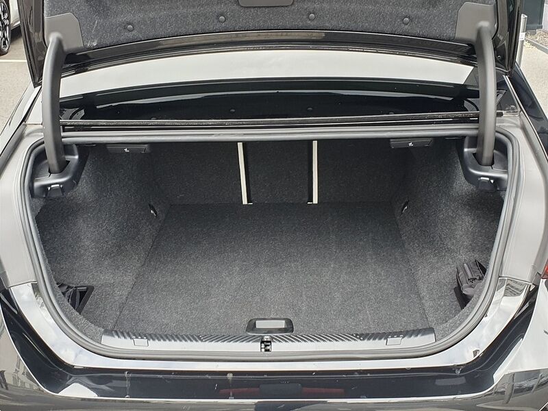 More views of BMW i5