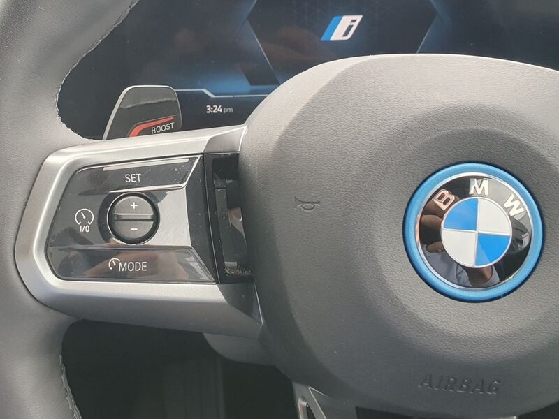 More views of BMW i5