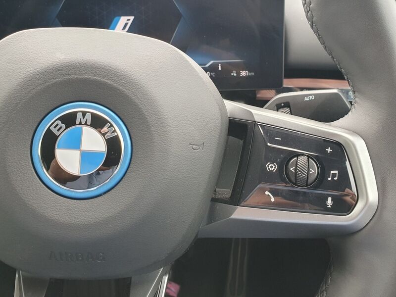 More views of BMW i5