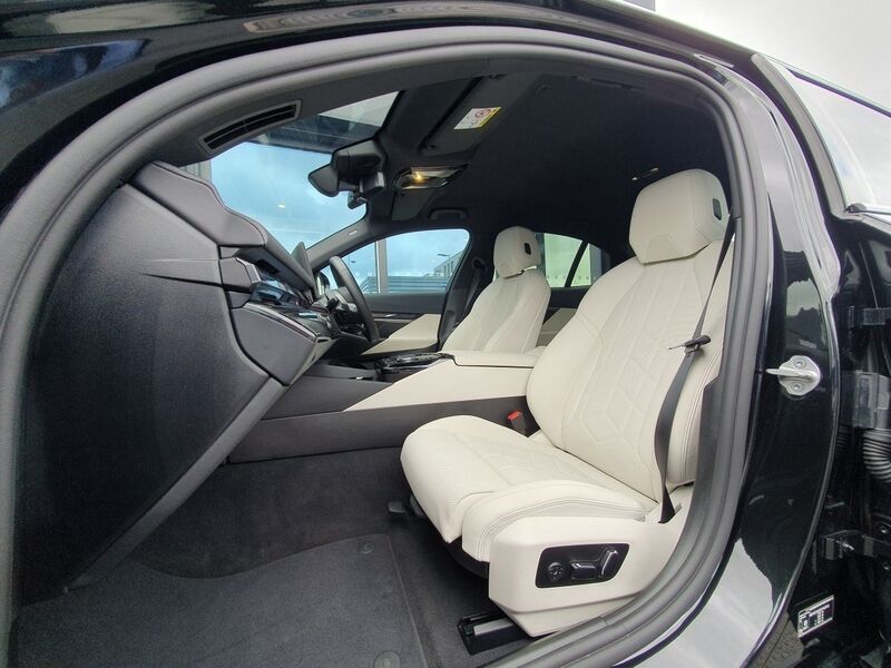 More views of BMW i5