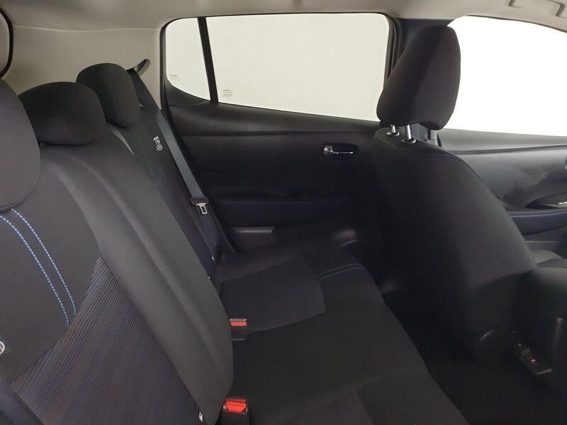 More views of Nissan Leaf