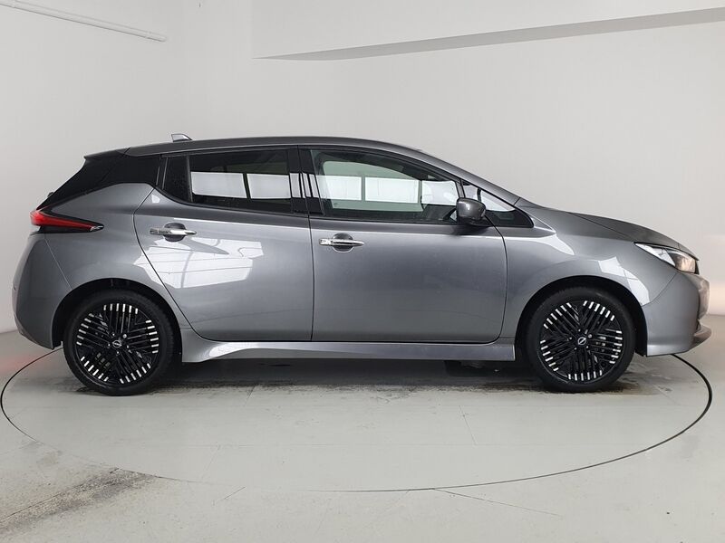 More views of Nissan Leaf