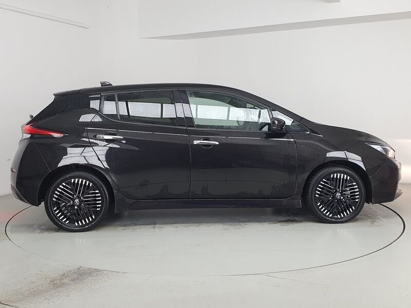 More views of Nissan Leaf