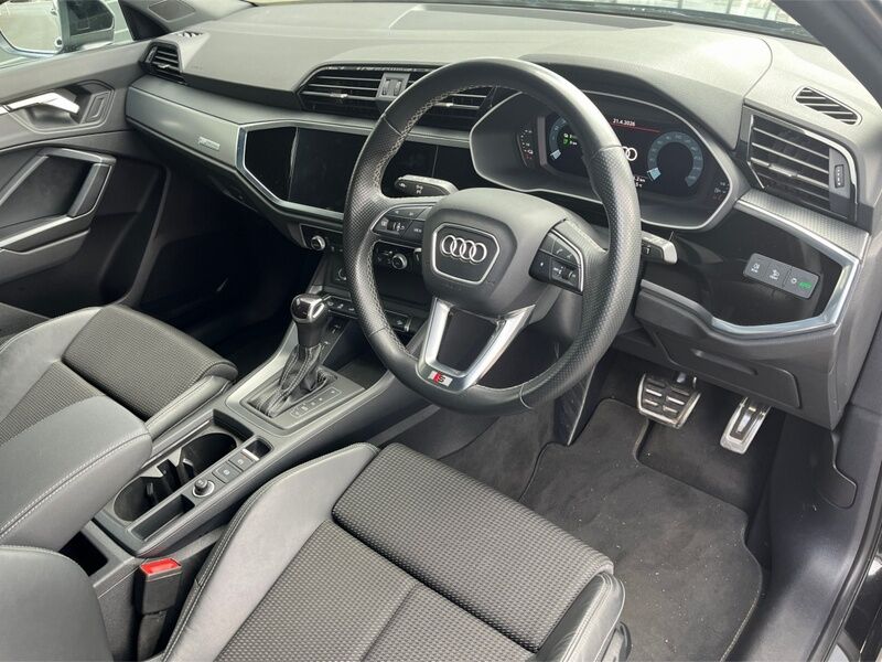 More views of Audi Q3
