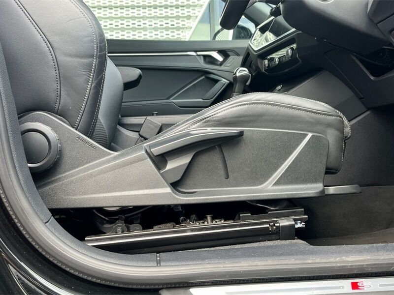 More views of Audi Q3