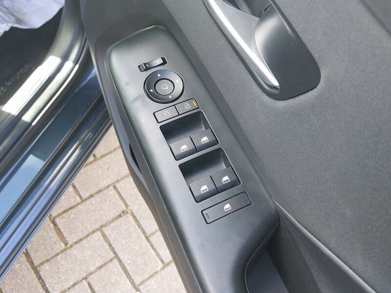 More views of Hyundai KONA