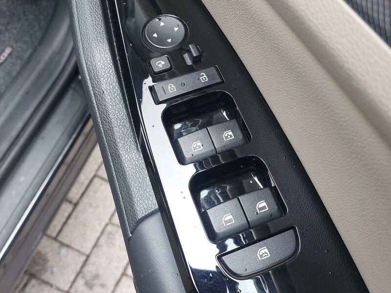 More views of Kia Sportage