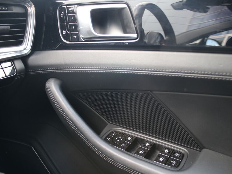 More views of Porsche Panamera