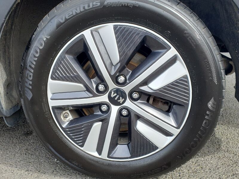 More views of Kia Niro