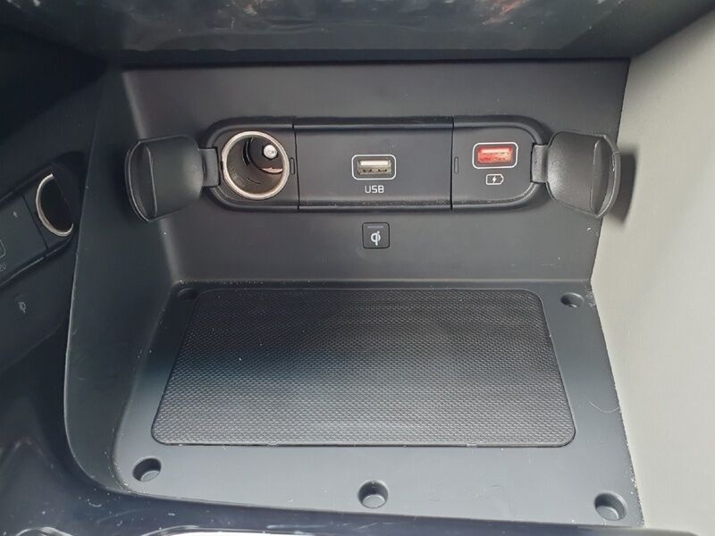 More views of Kia Niro