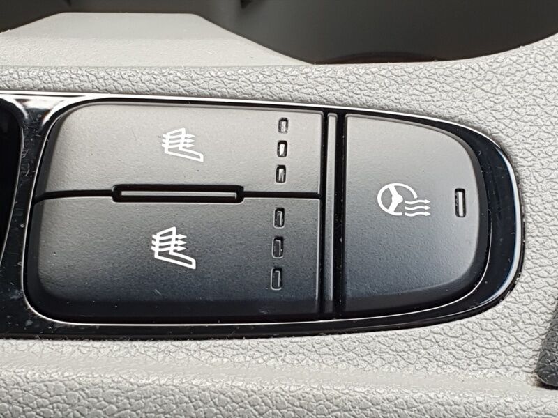 More views of Kia Niro