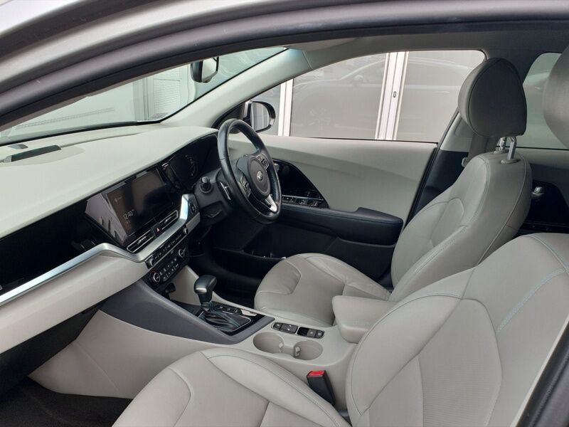 More views of Kia Niro