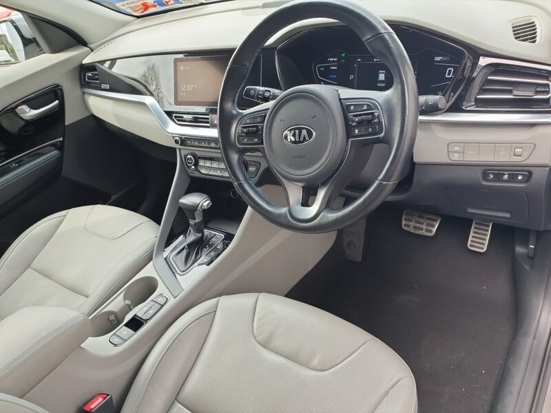 More views of Kia Niro