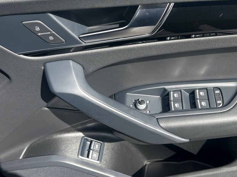 More views of Audi Q5