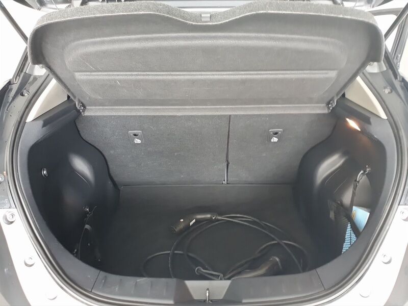 More views of Nissan Leaf